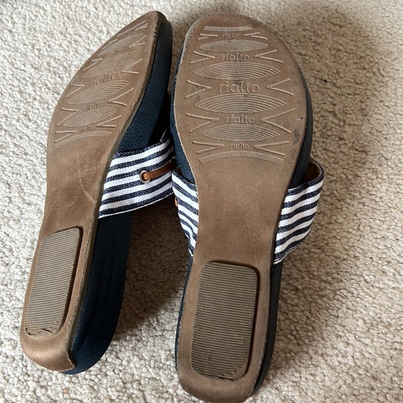 Navy blue and white striped flip flops sandals with bows women’s size 8.5 - Picture 3 of 10